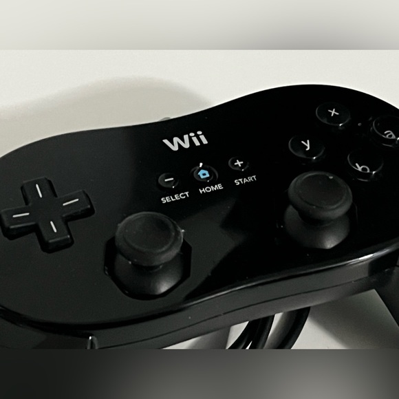 Nintendo Wii Classic Pro  Gamepad - Picture 2 of 2